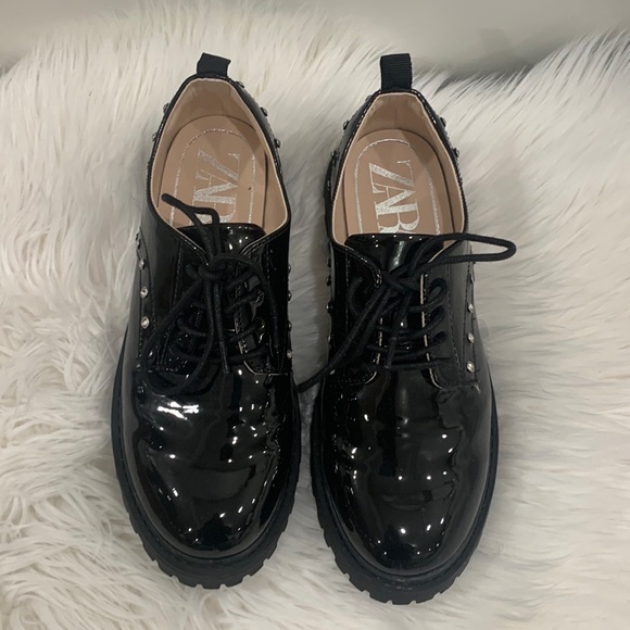 ZARA Patent Leather Chunky Heel Studded Oxford Shoes - Picture 2 of 15